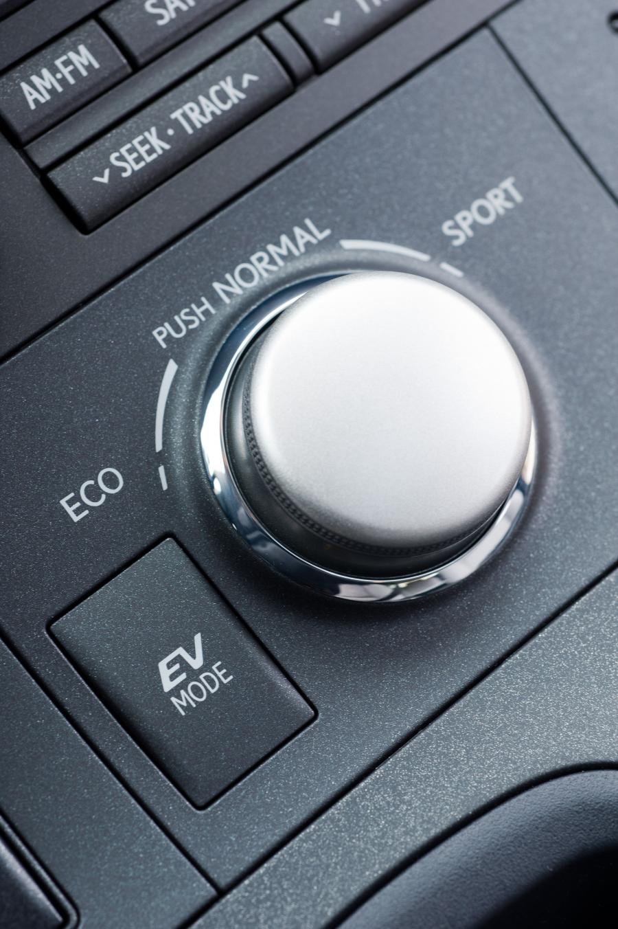  Lexus CT200h 2010 года  (фото 215 из 266)